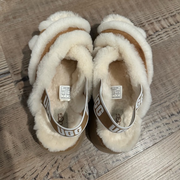 Like new UGG Disco Platform Slides size 7 - Picture 5 of 5